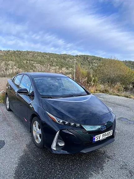 Toyota Prius Plug-In Hybrid 2019 photo 3