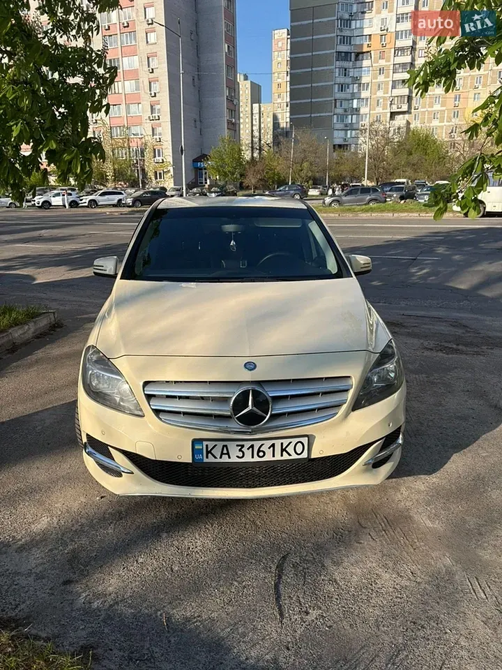Mercedes-Benz B-Class 2014 photo 2