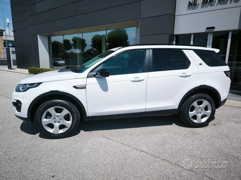 Land Rover Discovery Sport 2018 photo 2
