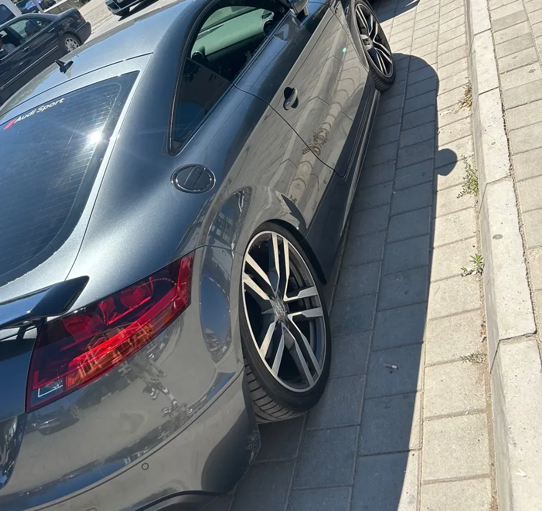 Audi Tt 2011 photo 2