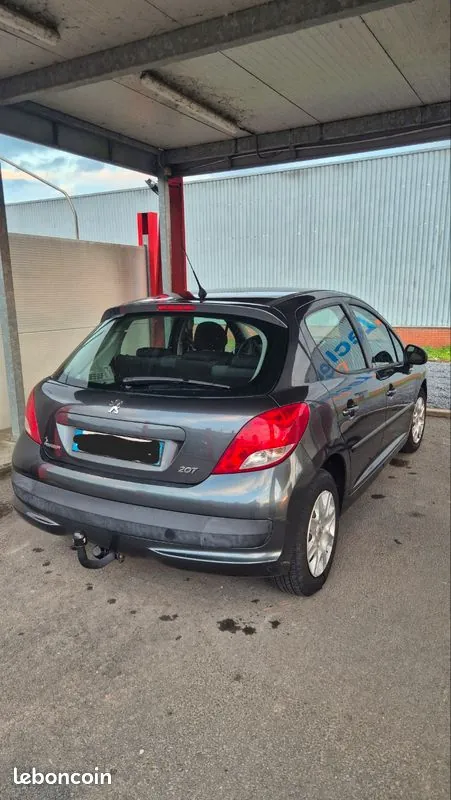 Peugeot 207 2010 photo 2