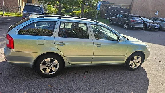 Skoda Octavia 2009 photo 4