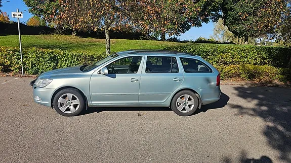 Skoda Octavia 2009 photo 2