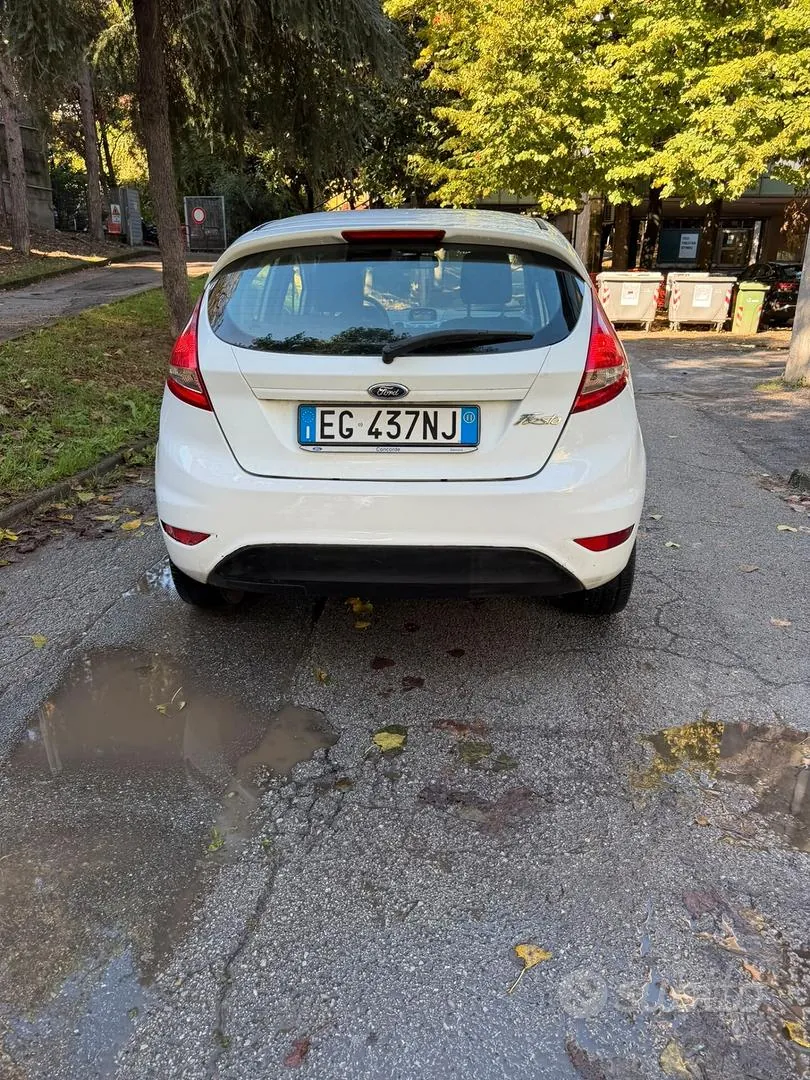 Ford Fiesta 2011 photo 4