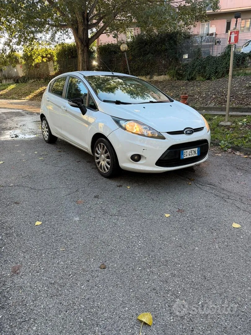Ford Fiesta 2011 photo 2