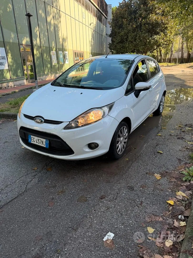 Ford Fiesta 2011 photo 3