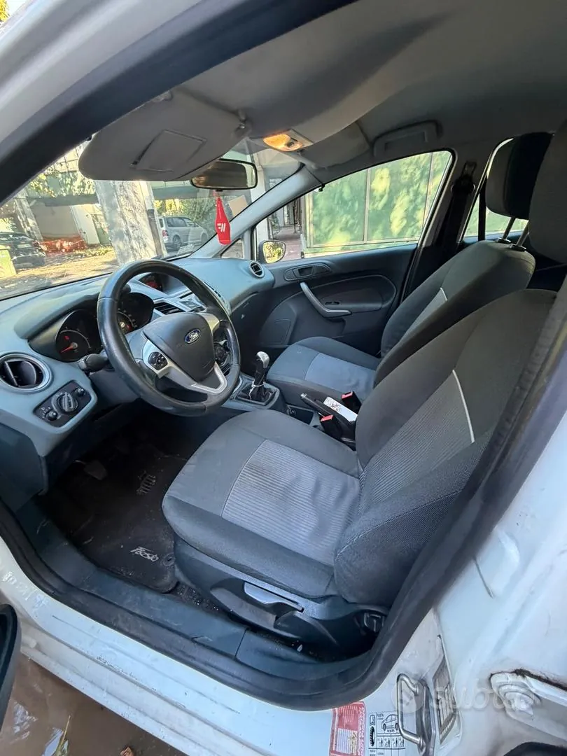 Ford Fiesta 2011 photo 5