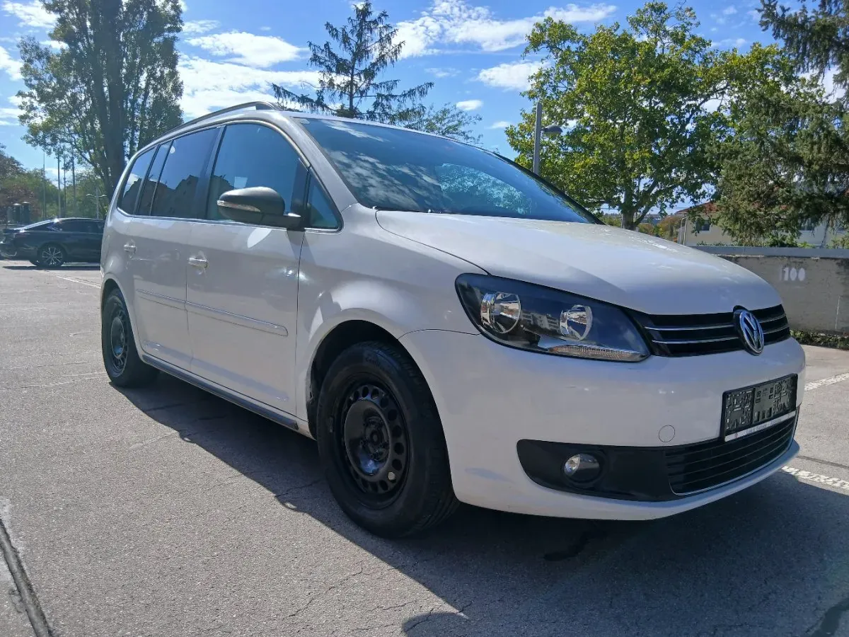 Volkswagen Touran 2011 photo 2