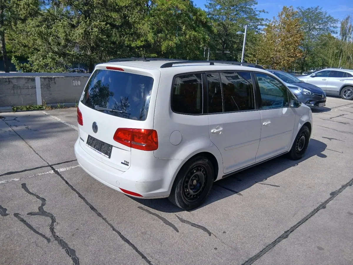 Volkswagen Touran 2011 photo 3