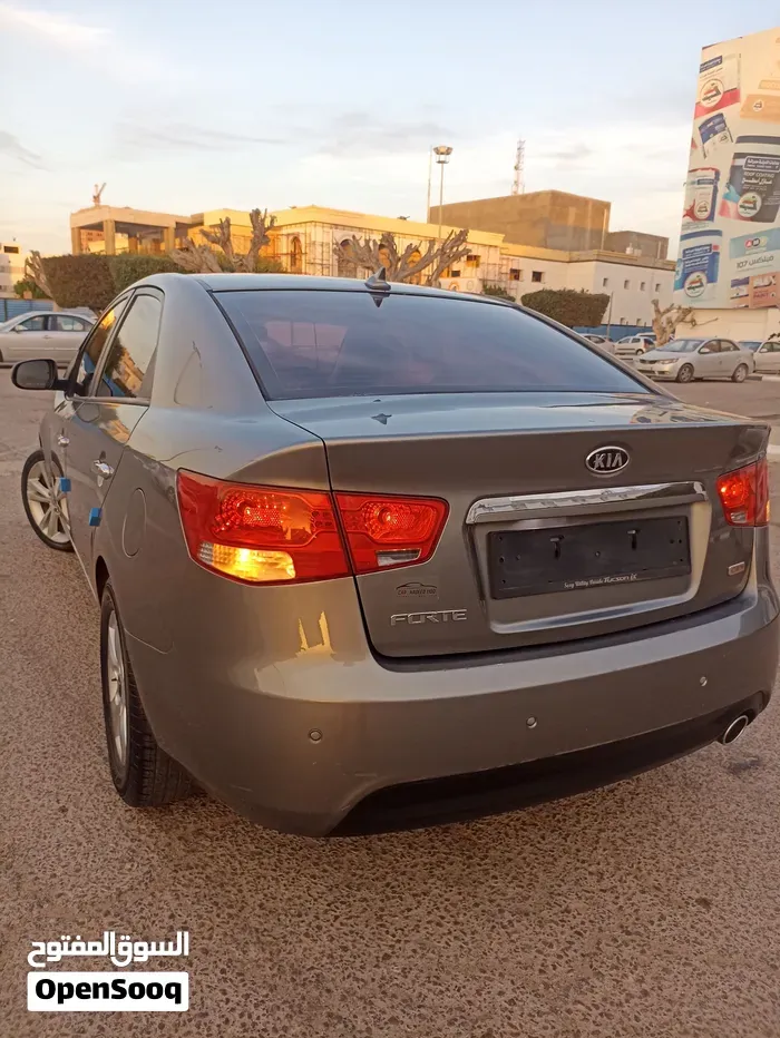 Kia Forte 2010 photo 2
