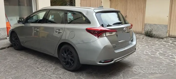Toyota Auris 2016 photo 2