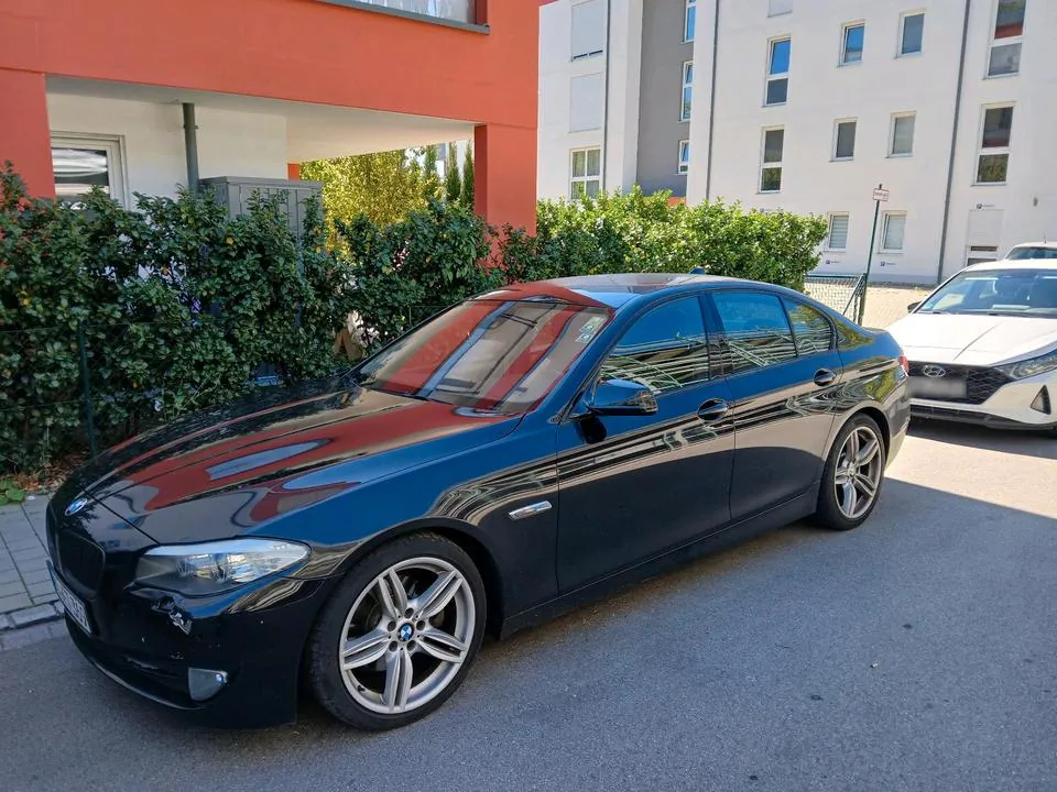 BMW 523I