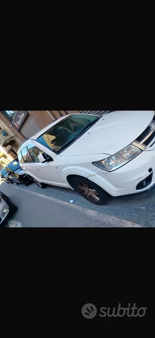 Fiat Freemont 2011 photo 2