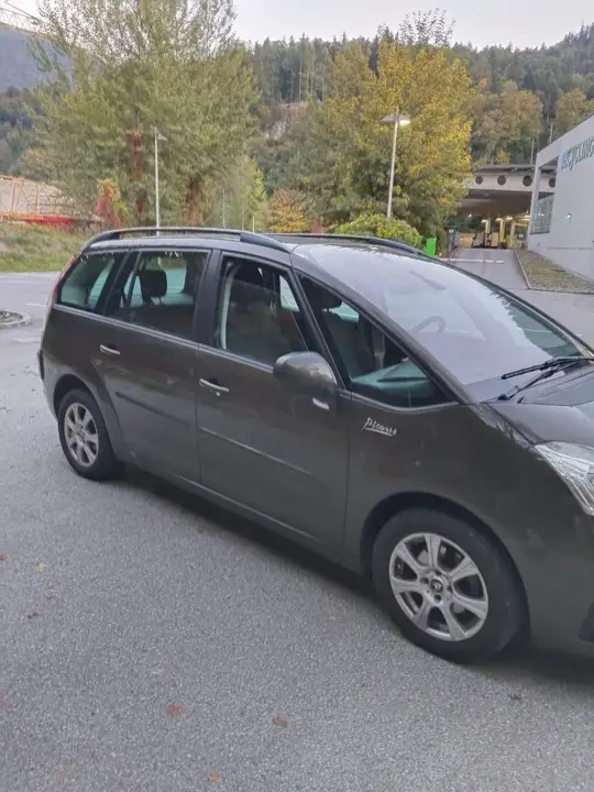 Citroen Grand C4 Picasso 2011 photo 2