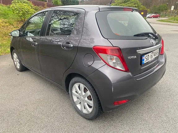 Toyota Yaris 2013 photo 4