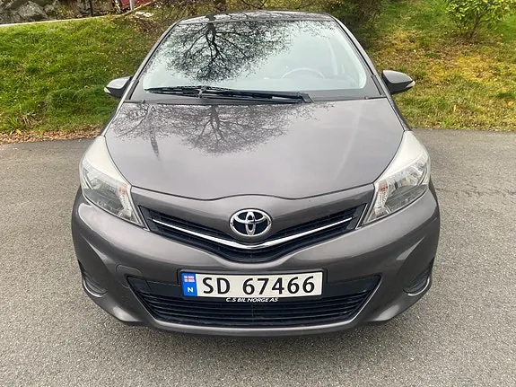 Toyota Yaris 2013 photo 2