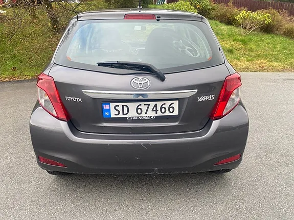 Toyota Yaris 2013 photo 5