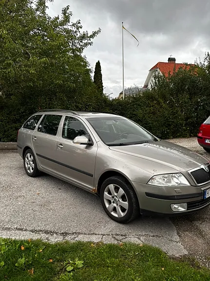 Skoda Octavia 2008 photo 2