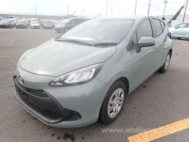 Toyota Aqua 2022 photo 2