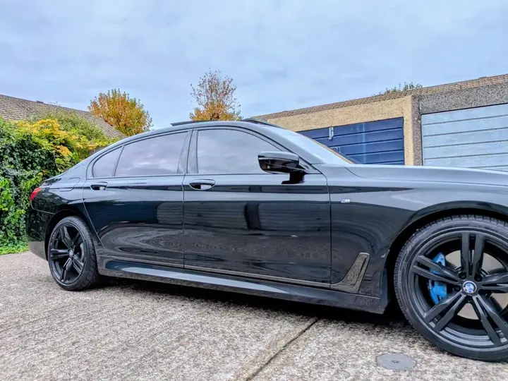 BMW 7 Series 2018 photo 2