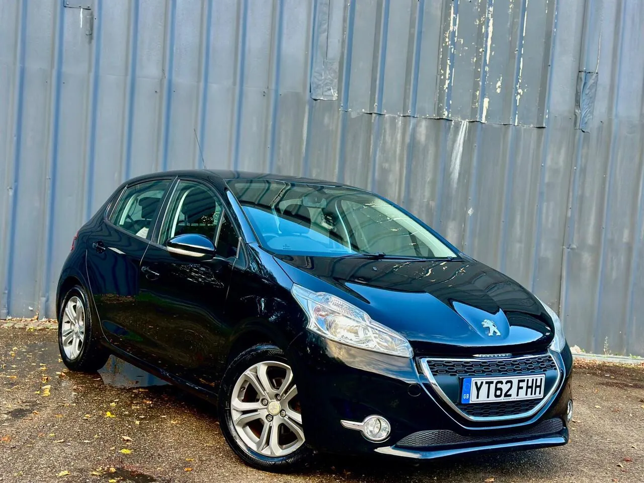 Peugeot 208 2012 photo 2