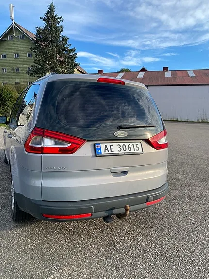 Ford Galaxy 2011 photo 4