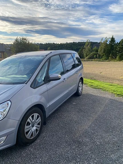 Ford Galaxy 2011 photo 2