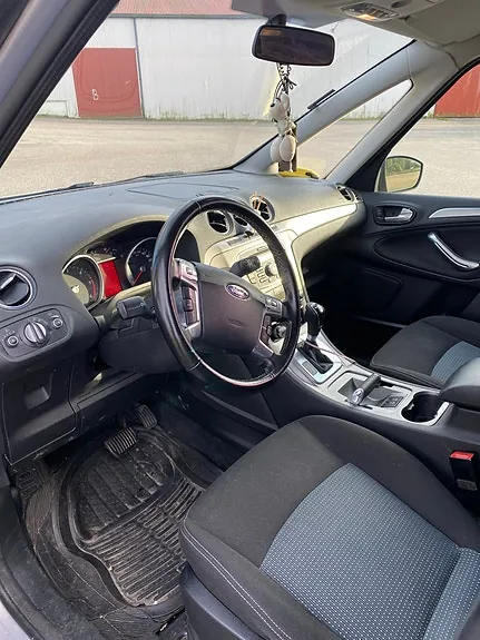 Ford Galaxy 2011 photo 5
