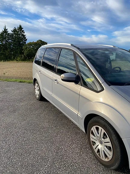 Ford Galaxy 2011 photo 3