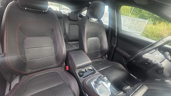 Jaguar E-Pace 2018 photo 4