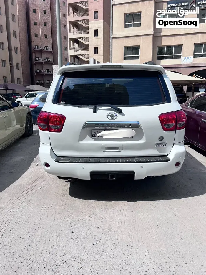 Toyota Sequoia 2012 photo 3