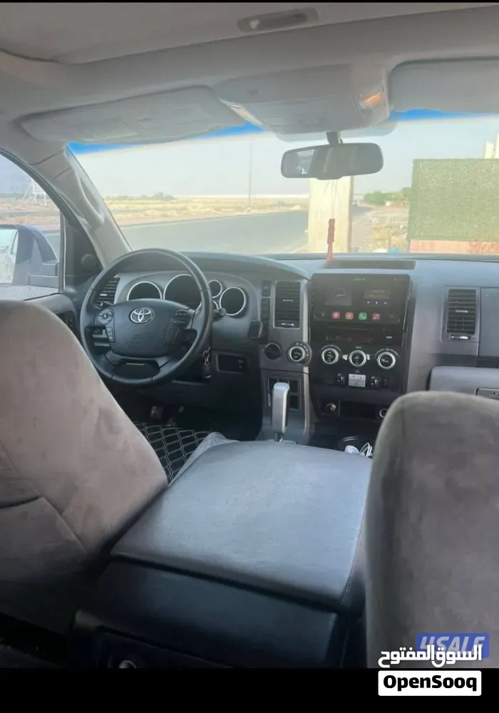 Toyota Sequoia 2012 photo 5