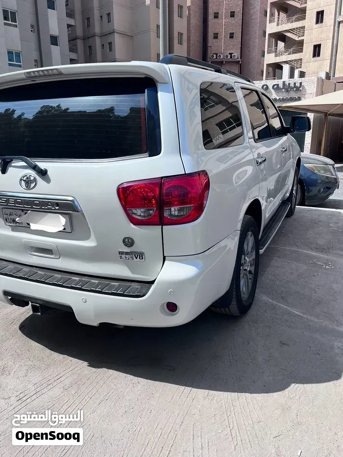 Toyota Sequoia 2012 photo 4