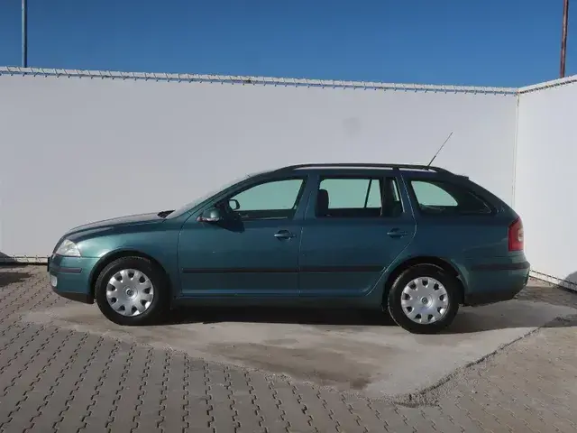 Skoda Octavia 2008 photo 2