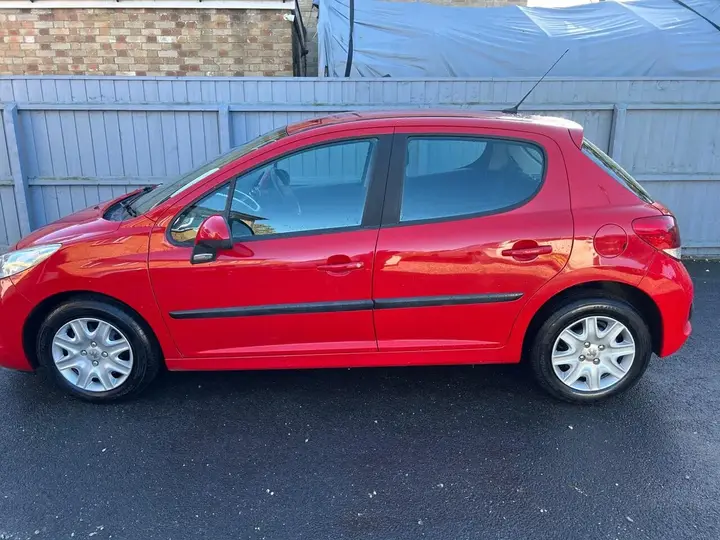 Peugeot 207 2009 photo 5
