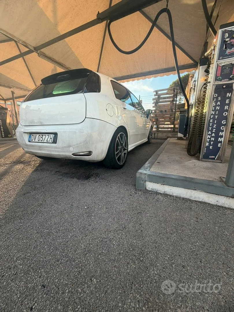 Fiat Grande Punto 2009 photo 4