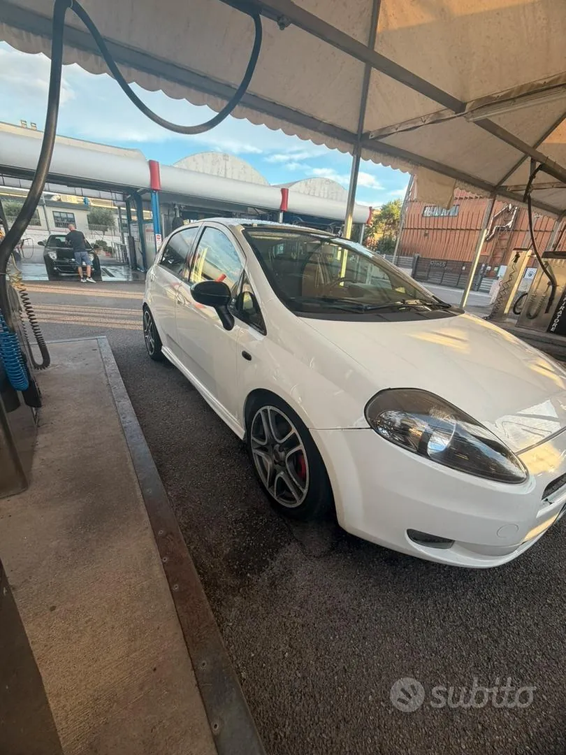Fiat Grande Punto 2009 photo 2