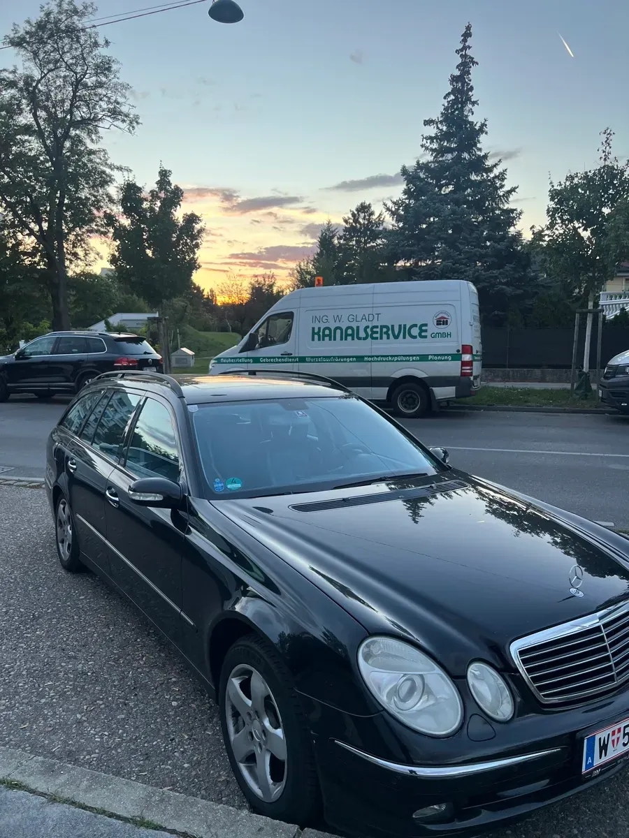 Mercedes-Benz E-Class 2005 photo 2