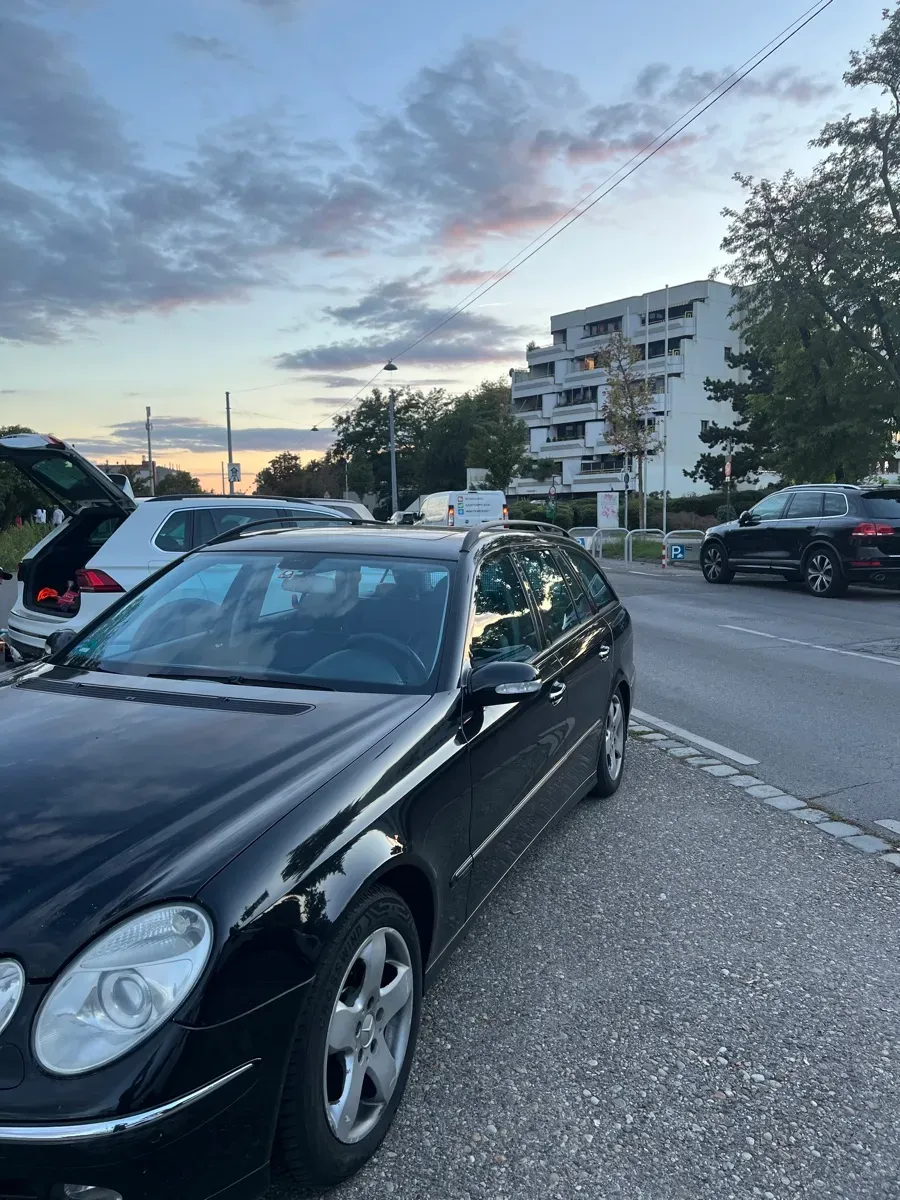 Mercedes-Benz E-Class 2005 photo 3