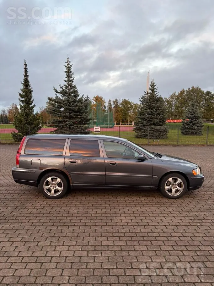 Volvo V70 2005 photo 2