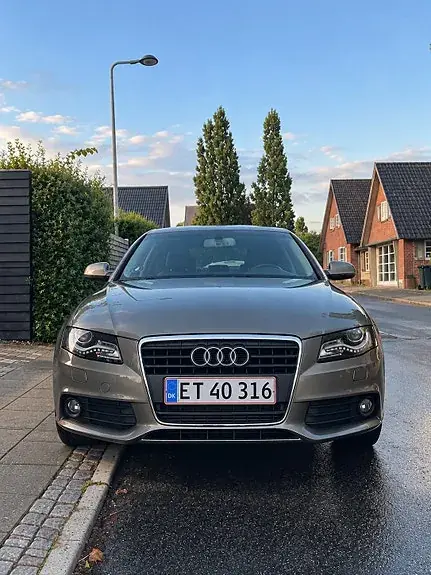 Audi A4 2010 photo 2