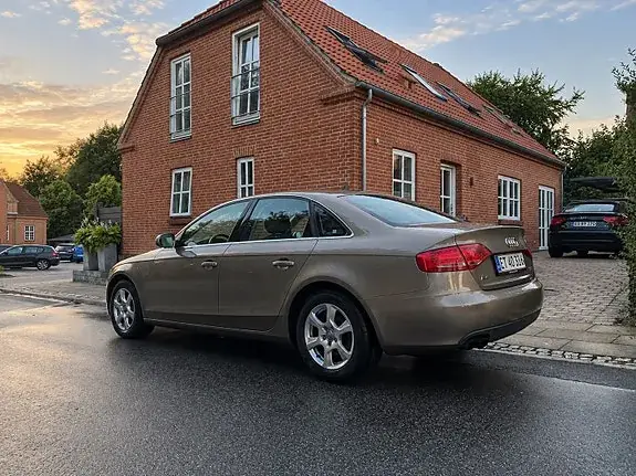 Audi A4 2010 photo 4
