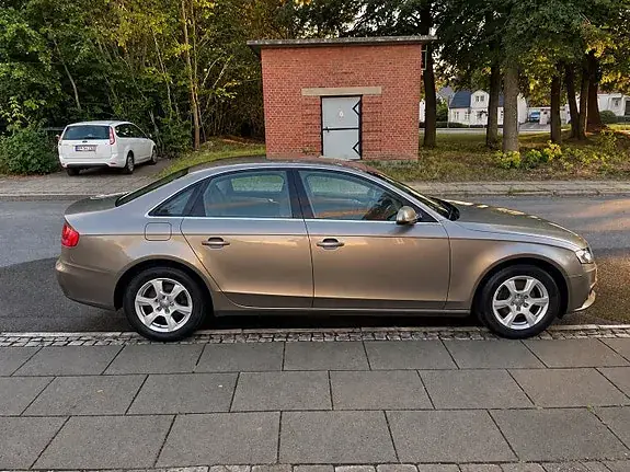 Audi A4 2010 photo 5