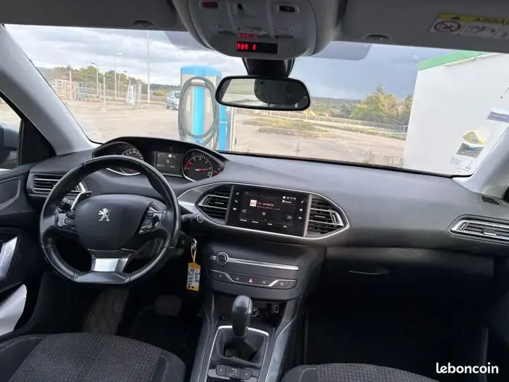 Peugeot 308 2019 photo 2