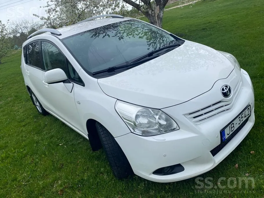 Toyota Verso 2012 photo 2