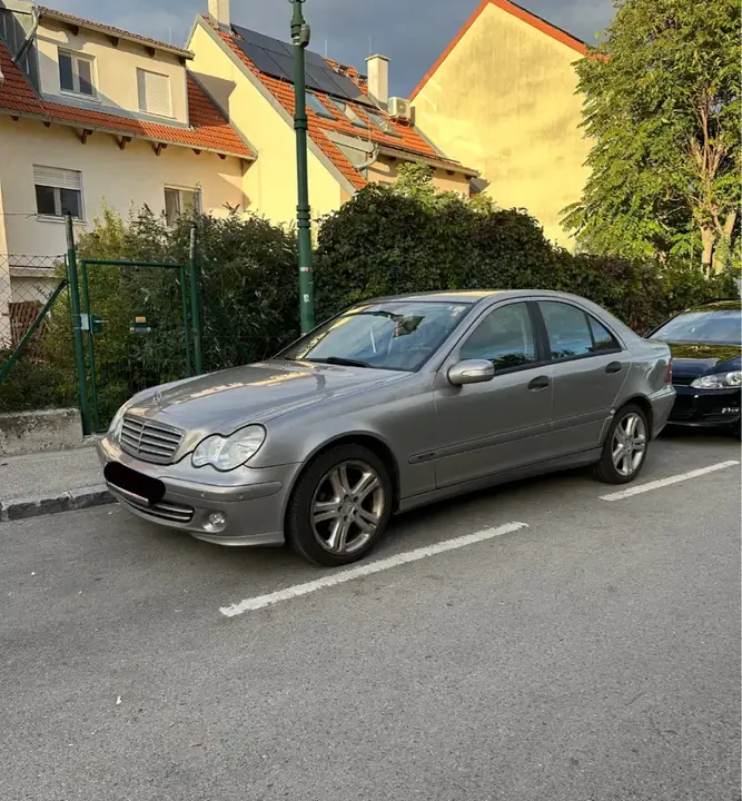 Mercedes-Benz C-Class 2004 photo 2