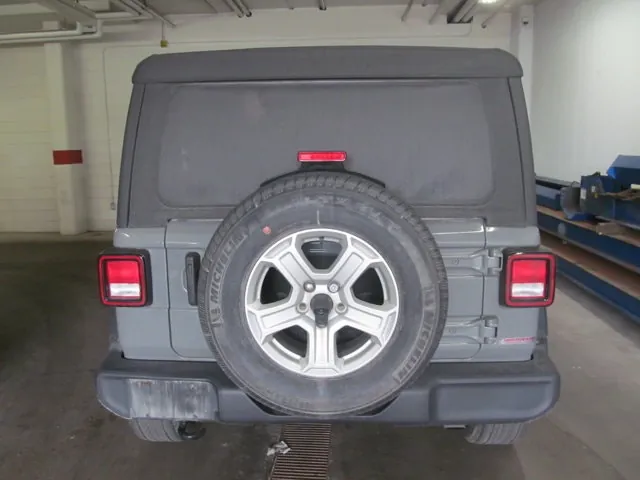 Jeep Wrangler 2023 photo 3