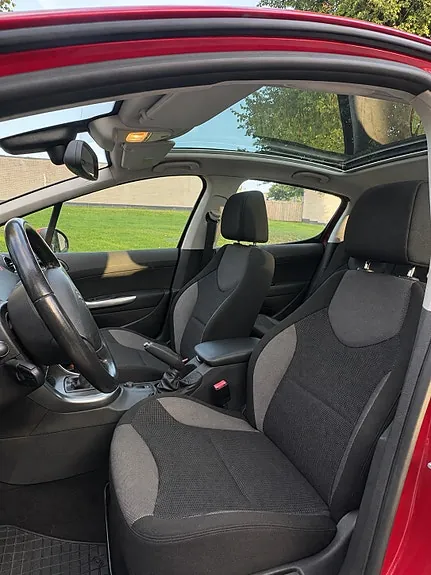 Peugeot 308 2011 photo 4