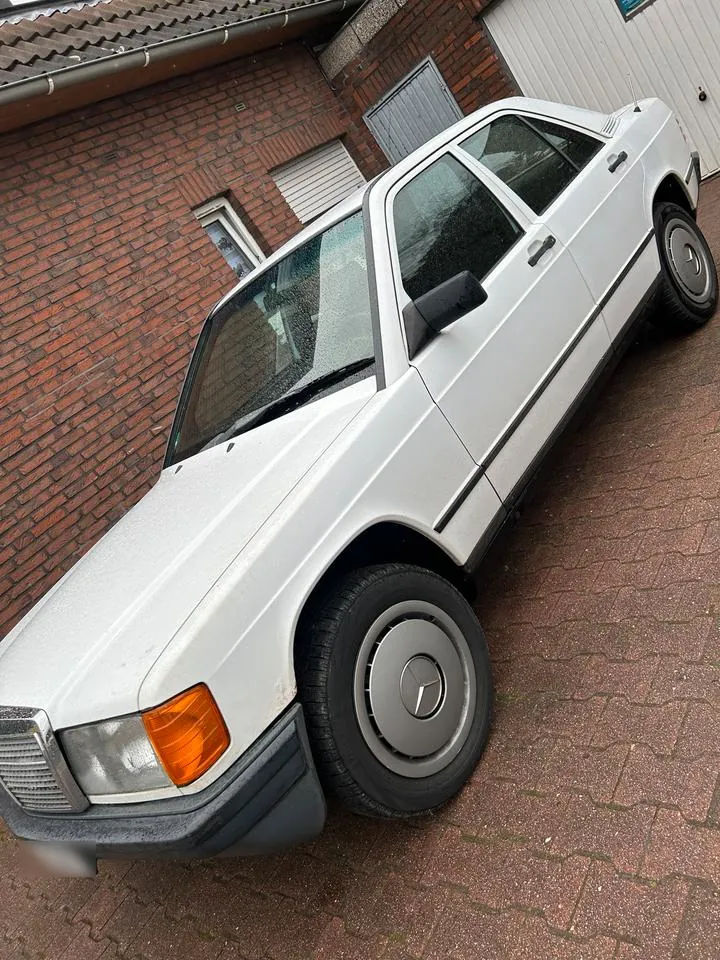 Mercedes-Benz 190E