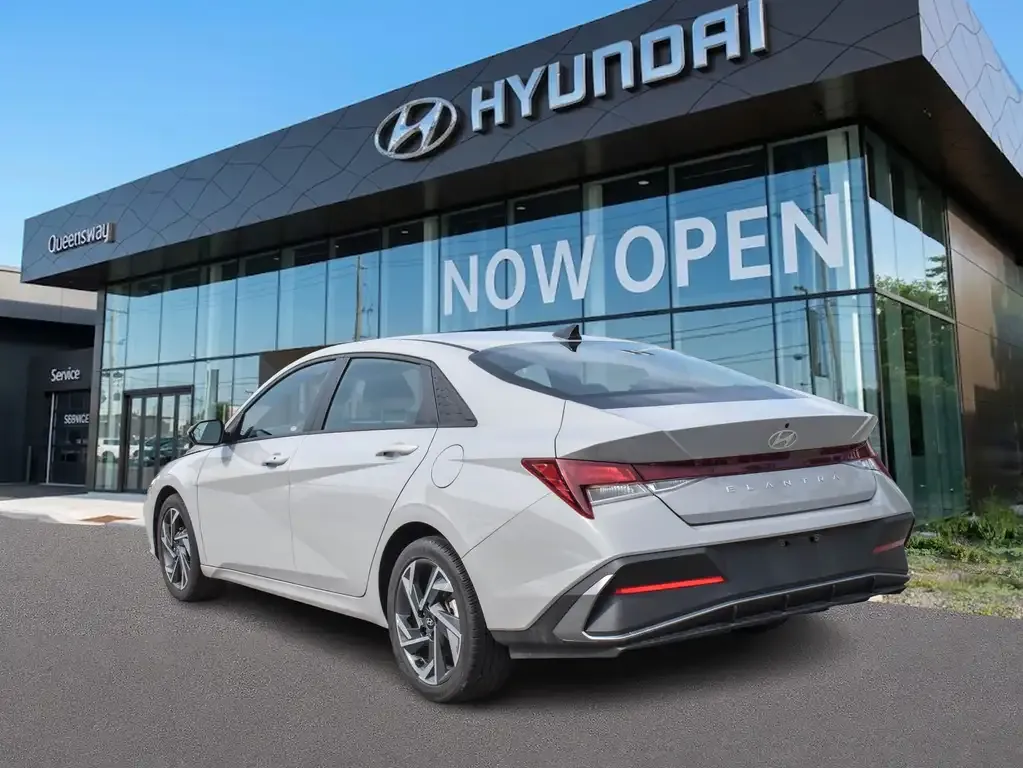 Hyundai Elantra 2025 photo 4